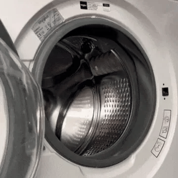 Ajoutez votre linge dans la machine